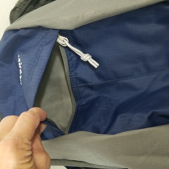 OUTDOOR PRODUCTS TRAVERSE BACKPACK UNISEX HIKING-DAYPACK NAVY GREY - Picture 8 of 8